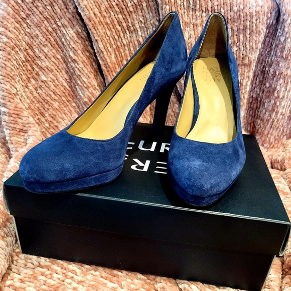 Navy Suede heels/ Naturalizer- Teresa- 8.5N/ box - Picture 2 of 9